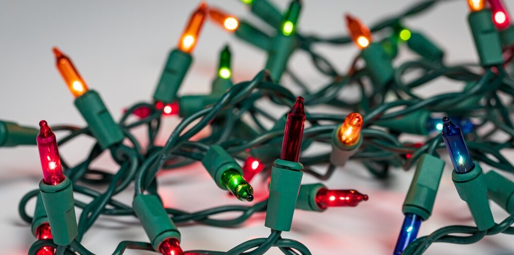 LED vs. Incandescent Christmas Lights – What’s Right for Your Home? 